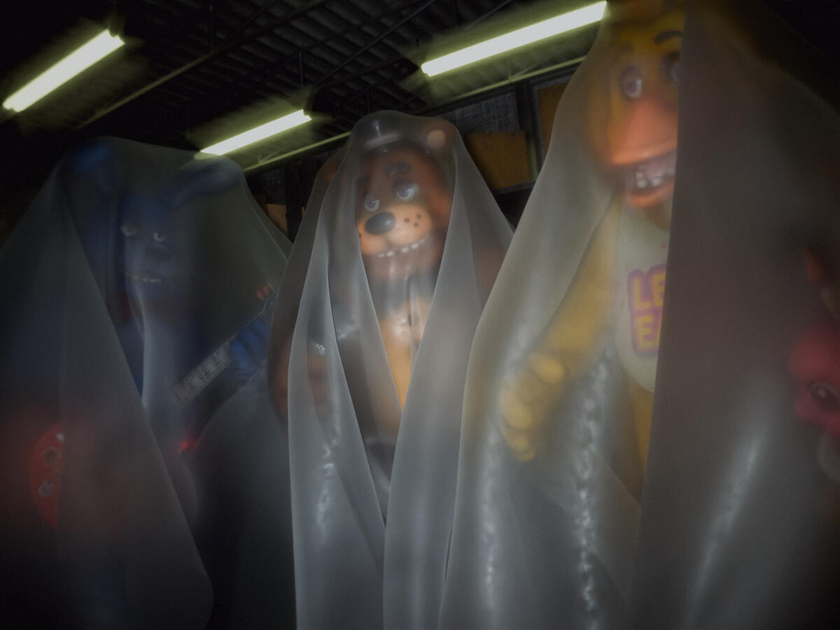 Animatronics in storage after the original restaurant's closure (2003)